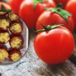 Namiesto plnenej kapusty a papriky: recept na plnené paradajky s